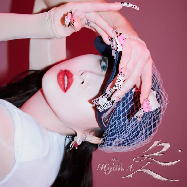 Песня: HyunA - 못 (Mrs. Nail). Формат: Mp3 320 kbps. Размер: 5.93 Mb. Длительность: 2:35. Дата выхода: 30 апреля 2025!
